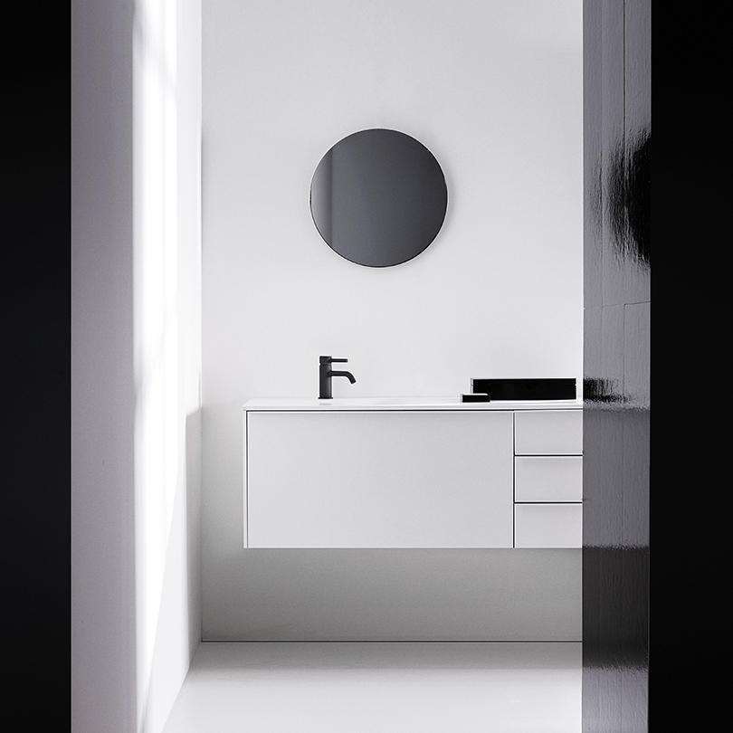 ZUCCHETTIの洗面水栓Panマットブラックを使ったシンプルな洗面化粧室_gallery257｜美しいデザインの洗面ボウルならセラトレーディング